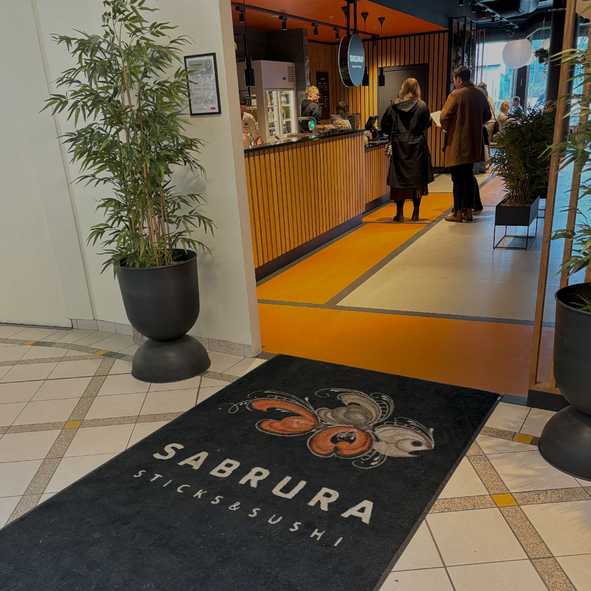 Bar & restaurants